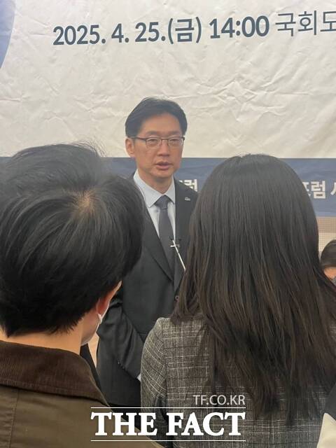 김경수 더불어민주당 대선 경선 후보는 25일 검찰의 문재인 전 대통령 기소에 대해 정치 검찰은 4기 민주 정부에서 반드시 해체돼야 한다고 밝혔다. /국회=김세정 기자
