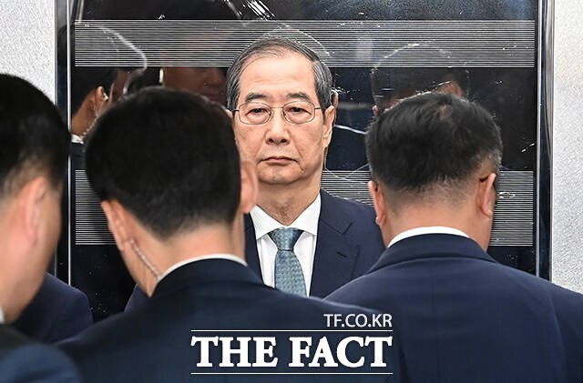 한덕수 대통령 권한대행 국무총리의 대선 출마 가능성이 점차 높아지고 있다는 평가가 나온다. 한 대행은 지난 24일 추가경정예산(추경)안 시정연설을 마친 뒤, 대선 출마 계획을 묻는 질의에 긍정도 부정도 하지 않았다. /박헌우 기자
