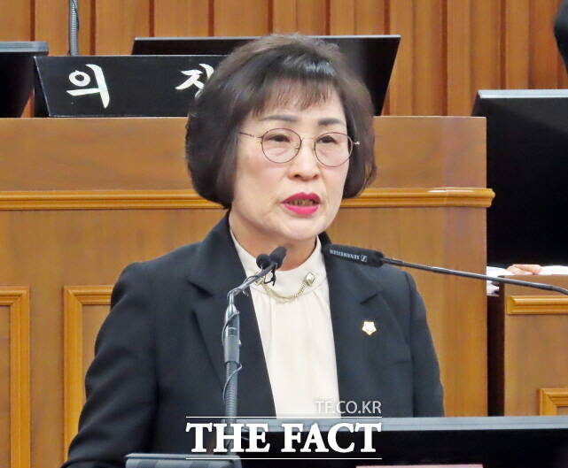 허명숙 의원이 25일 논산시의회 제263회 임시회 제1차 본회의에서 5분 자유발언을 하고 있다. /김형중 기자