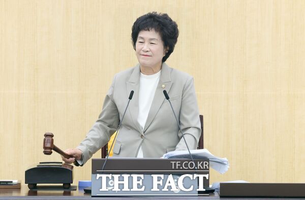 대전 동구의회가 25일 제3차 본회의를 끝으로 제285회 임시회 의사일정을 마무리했다. 오관영 의장이 산회를 선포하고 있다./대전 동구의회