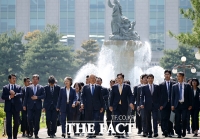  퇴임 후 첫 국회 방문한 문재인 전 대통령 [포토]