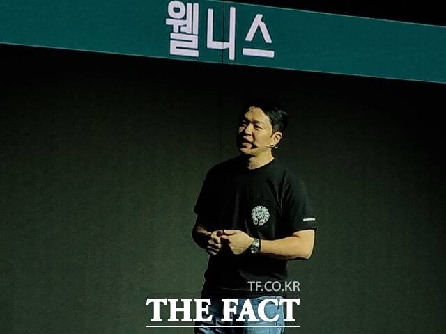 최성환 SK네트웍스 사업총괄 사장 겸 나무엑스 EA가 지난 23일 서울 광진구 워커힐 호텔앤리조트에서 열린 나무엑스 브랜드 론칭 행사에서 브랜드 철학을 설명하고 있다. /이성락 기자