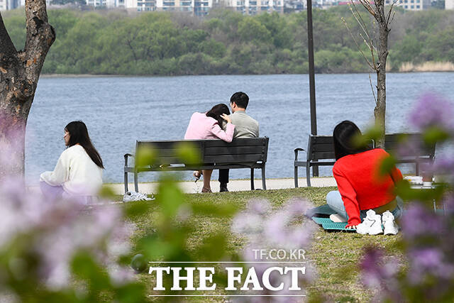 27일 동쪽 지역을 중심으로 대기가 매우 건조한 가운데 전국 내륙을 중심으로 낮과 밤의 기온차가 15도 내외로 크겠다. /서예원 기자