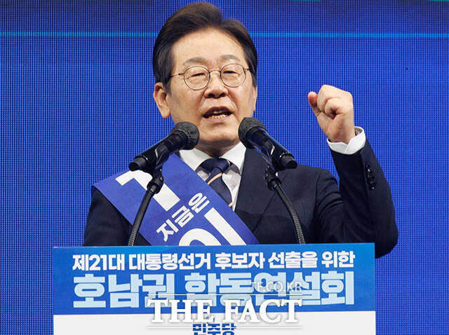이재명 더불어민주당 대선 경선 후보가 충청과 영남에 이어 호남에서도 압도적 승리를 거머쥐었다. 누적 득표율만 89.04%다. 이 후보는 호남인들께서 더 큰 기대와 책임감을 부여해 주신 것 같다고 평가했다. /장윤석 기자