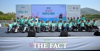  연주 마치고 기념촬영하는 상상휠 오케스트라 [포토]