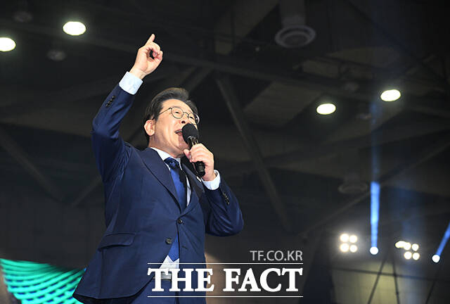 더불어민주당 21대 대통령 선거 후보로 선출된 이재명 후보는 압도적 지지는 압도적 기대, 압도적 책임이라고 생각한다고 밝혔다. /박헌우 기자