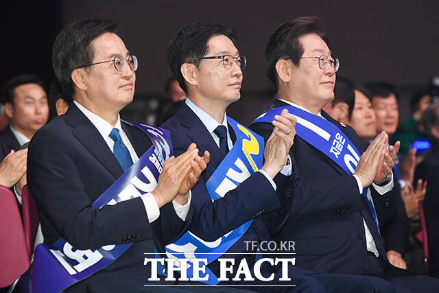 더불어민주당 21대 대통령 선거 후보자가 확정되는 27일 이재명·김경수·김동연 후보는 압도적 승리를 통한 4기 민주정부 수립을 한목소리로 강조했다. /장윤석 기자