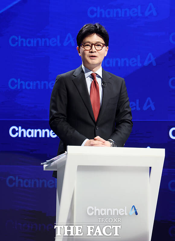 한동훈 국민의힘 대선 경선 후보가 27일 당원과의 간담회에서 제가 이재명 후보를 박살 내는 거 보고 싶나. 이재명 후보에게 쏟아부을 힘을 비축할 수 있도록 이번에 과반의 지지를 달라고 지지를 호소했다. /국회사진취재단