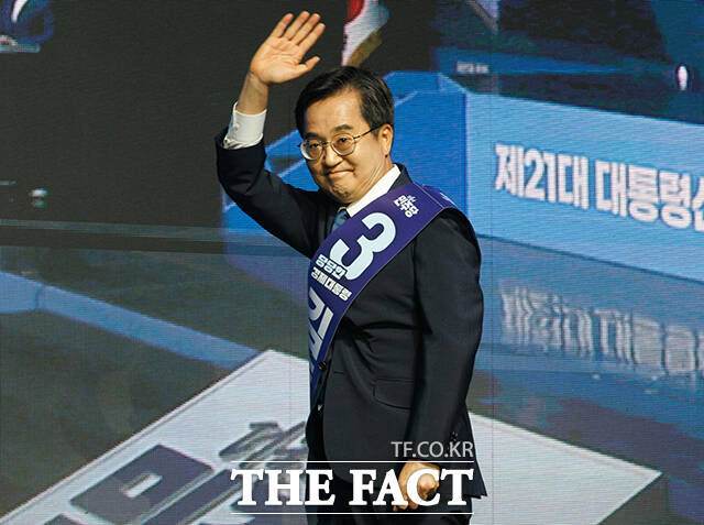 김동연 후보는 민주당 내부 통합과 경제위기 돌파를 전면에 내세웠다. /장윤석 기자