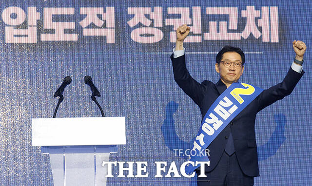 김경수 더불어민주당 대선 경선 후보는 27일 경기 고양 킨텍스에서 열린 민주당 경선 수도권·강원·제주 합동연설회에서 4기 민주 정부는 내란을 종식시켜야 할뿐만 아니라 내란으로 총체적 위기에 빠진 대한민국도 구해내야 한다고 밝혔다. /장윤석 기자