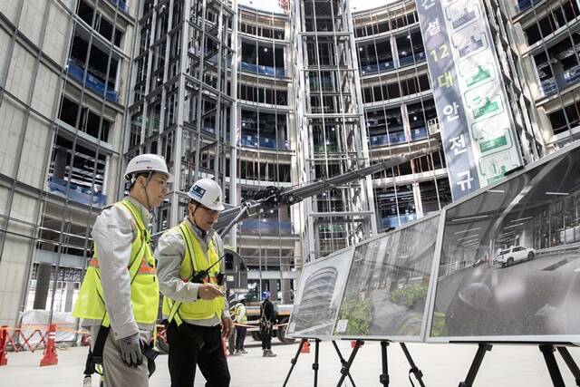 현대건설은 21일부터 25일까지를 '예방 특별 강조 주간'으로 지정하고, 국내 전 사업장에서 추락사고 예방 및 중대재해 근절을 위한 다양한 활동을 전개했다. /현대건설