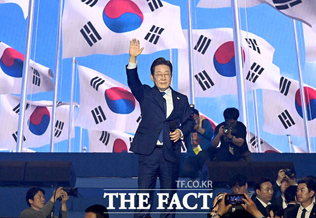 더불어민주당은 이재명 대선 후보의 압도적 승리에 내란 종식에 대한 국민적 열망이 결합된 결과라고 평가했다. /박헌우 기자