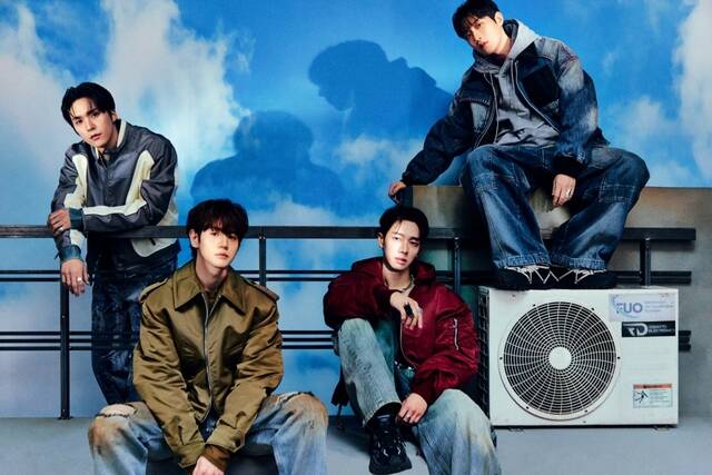 타이틀곡 Chains는 클라리넷 리프로 시작하는 힙합 곡이다. 작사 작곡에 참여한 이기광은 멋있는 퍼포먼스 곡이 있었으면 해서 좋은 수록곡이 되겠다는 마음으로 제출한 노래인데 타이틀곡이 됐다고 말했다. /어라운드어스
