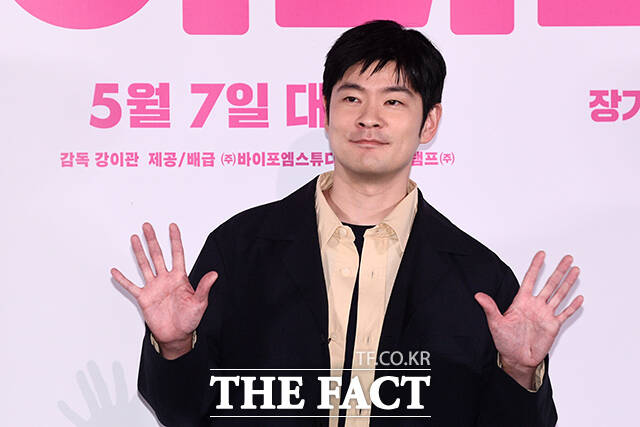 배우 장기하가 28일 오후 서울 용산구 CGV 용산아이파크몰에서 열린 영화 바이러스 언론배급시사회 및 기자간담회에서 영화에 출연한 경험이 없어서 못 할 것 같았는데 김윤석 형님이 연락을 줬다고 들려줬다. /서예원 기자