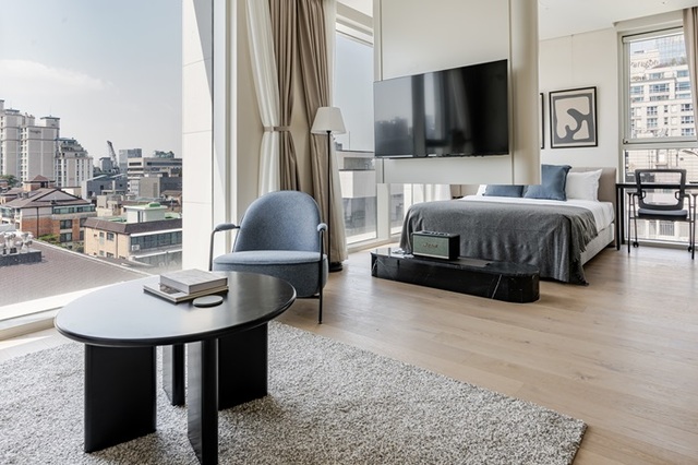 블루그라운드는 서울 강남구 논현동의 하이엔드 오피스텔 아스티 논현에 서울 1호점을 오픈했다고 28일 밝혔다. 사진은 서울 1호점 내부. /블루그라운드