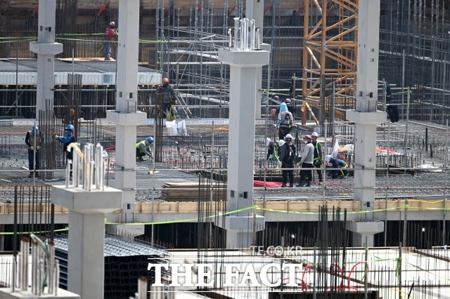 재개발 재건축 조합이 시공사를 두고 몸살을 앓고 있다. 공사비가 크게 오르거나 수주 당시 내건 공약을 이행하지 못했다고 판단한 경우 시공사 교체를 추진하면서다. /더팩트 DB