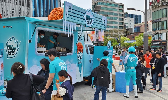 삼양식품이 신제품 맵탱 쿨스파이시 비빔면 김치맛 출시를 기념해 전국에서 출동 후레시맵 행사를 진행한다. /삼양식품