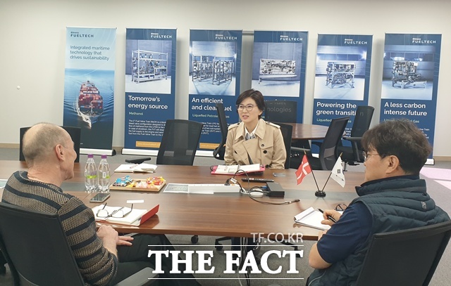 외국인 투자 상담 모습 /경남도