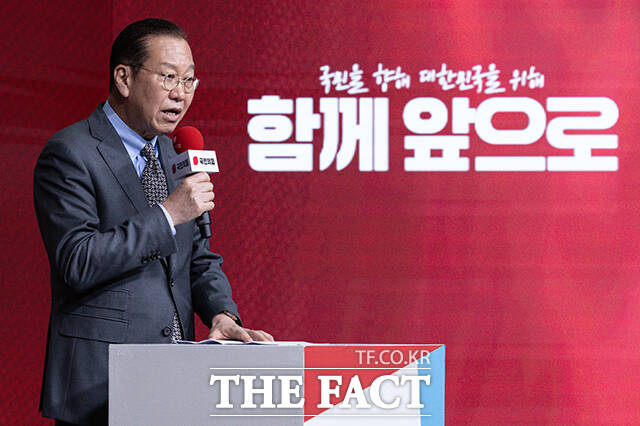 권영세 국민의힘 비상대책위원장이 지난 18일 오후 서울 강서구 ASSA아트홀에서 열린 국민의힘 제21대 대통령후보자 1차 경선 비전대회에서 인사말을 하고 있다. /국회사진취재단