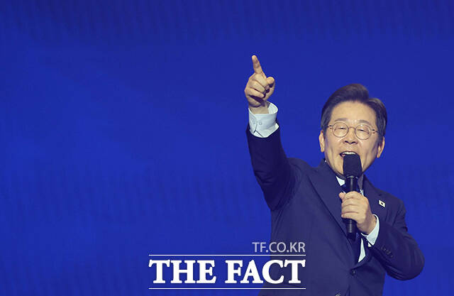 더불어민주당 제21대 대선 후보로 선출된 이재명 후보가 차기 대선 후보 선호도 조사에서도 선두를 유지하며 굳건한 1위로 자리매김했다. /박헌우 기자