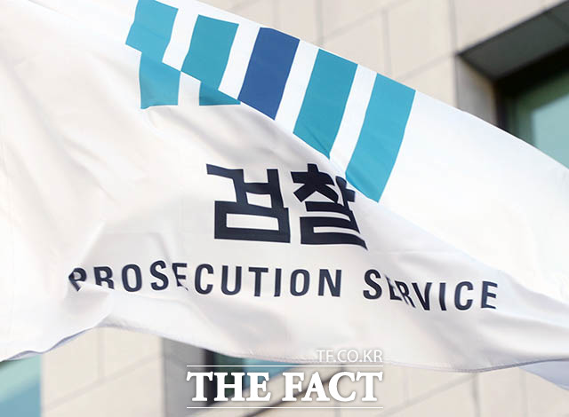 검찰이 홈플러스와 대주주인 사모펀드 MBK파트너스 경영진의 사기 혐의와 관련해 강제 수사에 들어갔다. /더팩트 DB