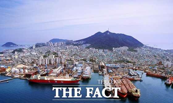 한미 2+2 회의와 통상 관련 양국의 실무 협의에서 미국은 조선·에너지 분야 협력 의제를, 우리는 업종별 관세 관련 의제를 내놓을 것으로 전망된다. HJ중공업 영도조선소 전경./ HJ중공업