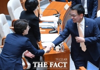  예결위서 의원들 찾아가 인사하는 최상목 부총리 [TF사진관]