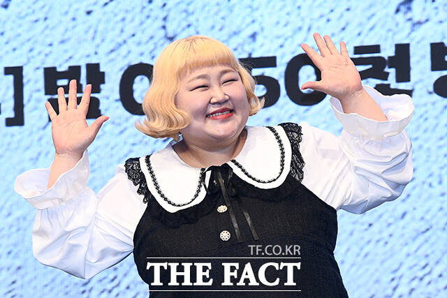 개그우먼 홍윤화가 24시 헬스클럽을 촬영한 후 운동을 열심히 했다. 오늘까지 총 17kg을 감량했다고 고백했다. /서예원 기자