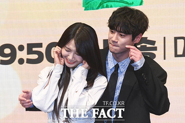 배우 정은지(왼쪽)는 애드리브를 할 때 준영 씨가 잘 받아줬다. 그 덕분에 즐거운 장면이 많이 나왔다고 밝혔다. /서예원 기자