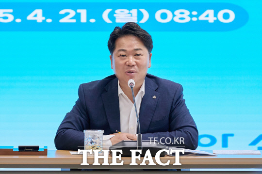 오세현 아산시장이 지난 21일 간부 회의를 주재하고 있다. /아산시