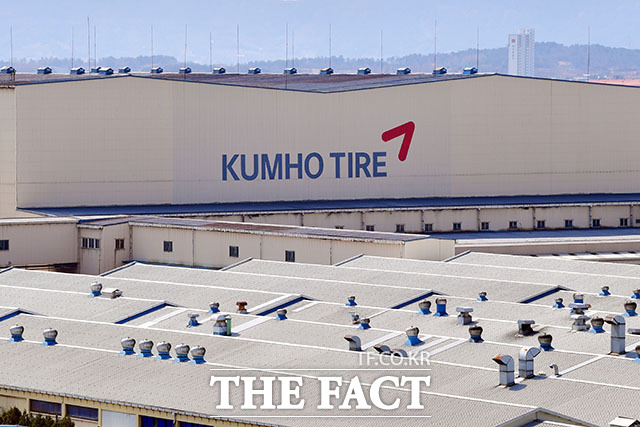 금호타이어는 29일 공시를 통해 올해 1분기 연결재무제표 기준 매출액 1조2062억원, 영업이익 1448억원을 기록했다고 밝혔다. /더팩트 DB