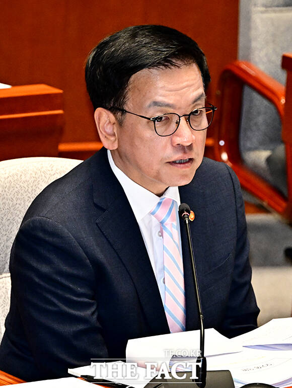 빌의에 답변하는 최상목 경제부총리 겸 기획재정부 장관.