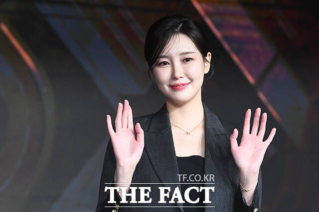 지성을 갖춘 인재이자 미스코리아 진 출신 대학생 이승현.