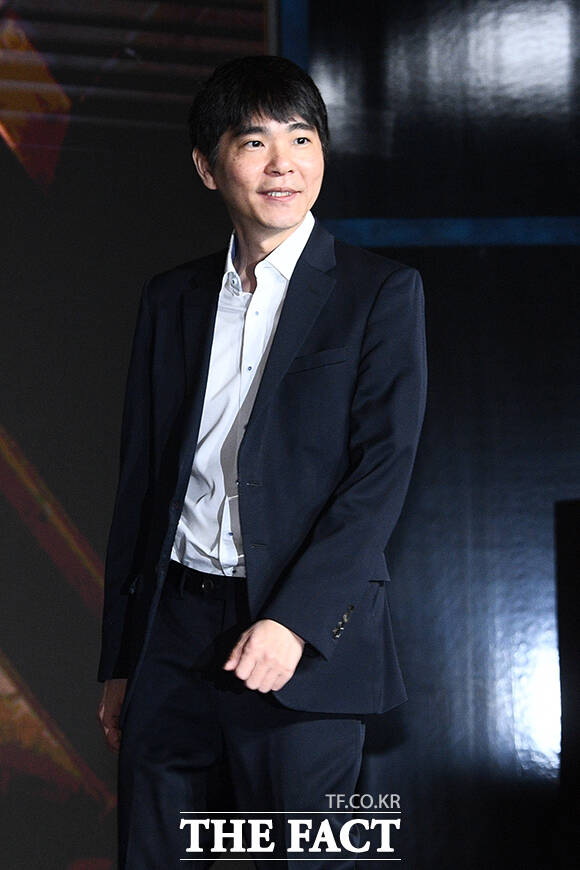 전 바둑기사 이세돌이 데블스 플랜: 데스룸 제작발표회에 참석하고 있다.