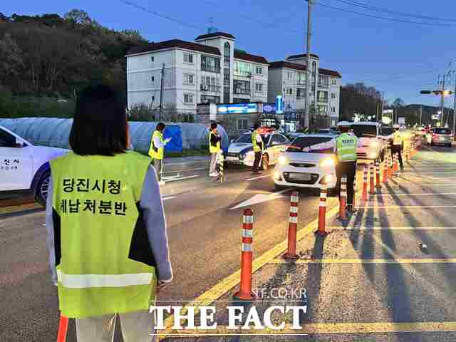 당진시는 당진경찰서와 유관기관과 함께 자동차세와 차량 관련 과태료 체납 차량에 대한 번호판 합동 영치를 실시했다. /당진시