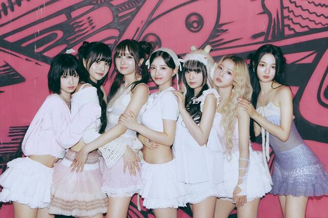 그룹 메이딘 출신 가은(맨 오른쪽)의 모친은 29일 열린 기자회견에서 소속사 대표 A 씨가 합의금도 거절했다. 그 이후 탈퇴 기사가 나왔다고 밝혔다. /143엔터테인먼트