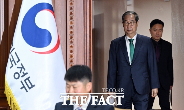 한덕수 대통령 권한대행 국무총리는 29일 헌법재판소법 개정안에 대해 재의요구권(거부권)을 행사했다. 대선 출마를 위한 사퇴 여부와 관련해서는 별다른 언급이 없었다. /임영무 기자