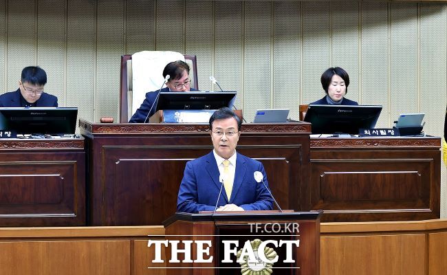 김성제 시장이 지난해 12월 의왕시의회에서 시정연설을 하고 있다. /의왕시