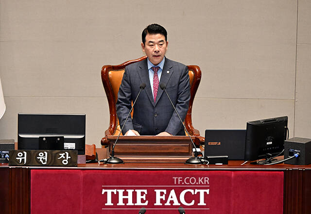 회의 주재하는 박정 예결위원장.