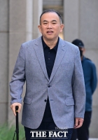  검찰 출석한 명태균 
