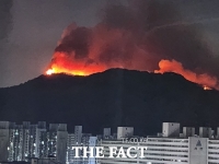 대구 함지산 산불....밤샘 사투 끝 오전 9시 현재 진화율 82%