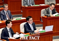 예결위 종합정책질의 이틀째...한덕수 권한대행은 불출석 [TF사진관]