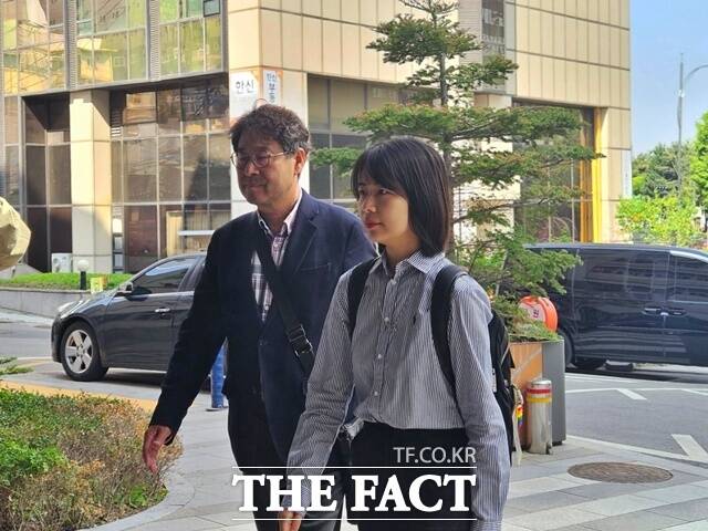 내란청산·사회대개혁 비상행동(비상행동)이 30일 오전 서울 마포구 서울경찰청 광역수사단 반부패수사대 앞에서 기자회견을 열고 한 권한대행은 내란의 진상을 밝히고 사회와 민주주의를 바로 잡아야 할 공무원으로서의 직무를 다하지 못했고, 경찰이 소환조차 이뤄지지 않았다며 고발인 조사에서 신속한 수사를 강력하게 요구할 것이라고 밝혔다. /이다빈 기자