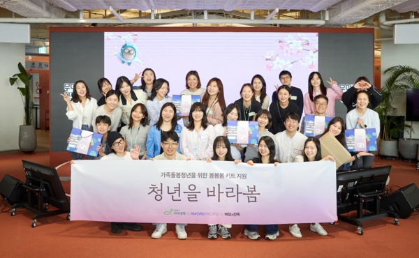 우아한형제들이 지난 29일 서울 송파구 롯데월드타워 더큰집에서 아모레퍼시픽, 희망친구 기아대책과 함께 아픈 가족을 전담으로 돌보며 생계를 꾸려가는 청년들을 위한 우아한땀방울 활동을 진행했다. /우아한형제들