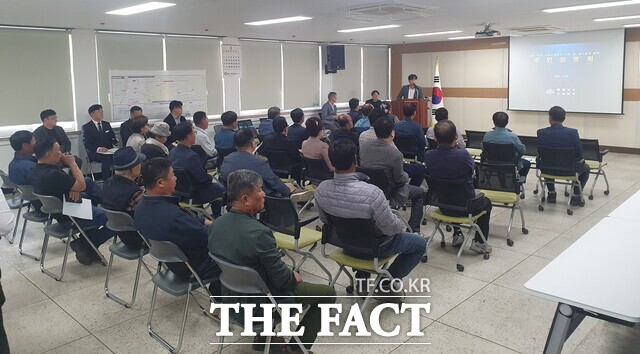 충남도 건설본부는 29일 부여 석성면 행정복지센터에서 장암~석성(지방도 611호) 확포장 주민설명회를 개최했다. /충남도