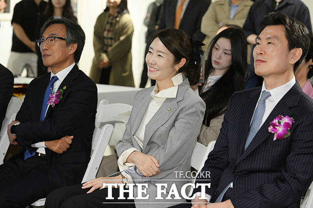 보건복지부와 함께하는 저출생 극복 프로젝트 <사진이 더팩트다> 시상식에 참석한 강선우 의원.