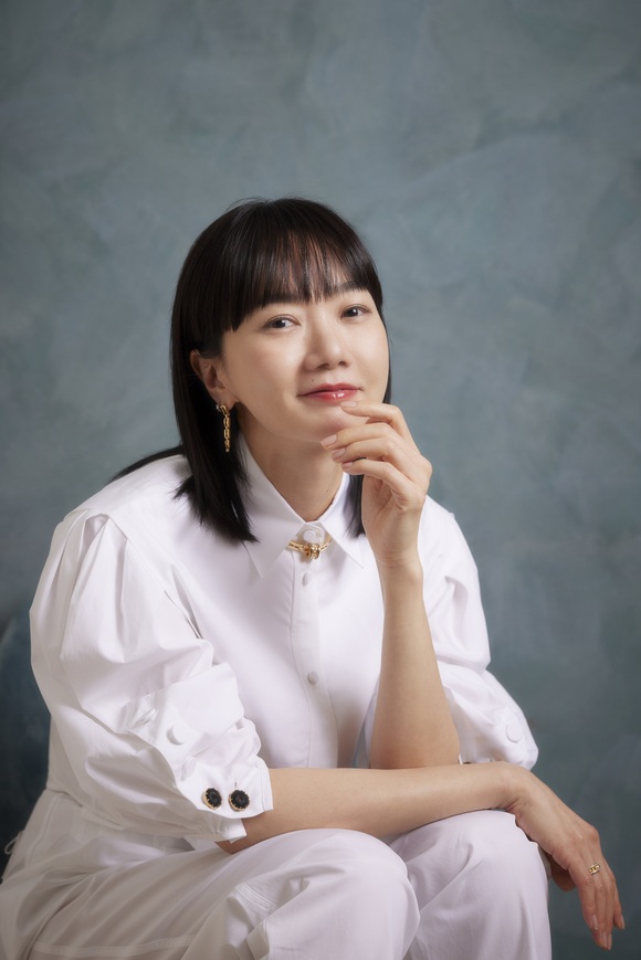 배우 배두나가 최근 서울 종로구 삼청동 한 카페에서 <더팩트>와 만나 영화 바이러스 개봉을 기념해 인터뷰를 진행했다. /㈜바이포엠스튜디오, 더램프㈜