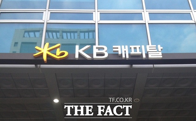 KB금융, 신한금융, 하나금융, 우리금융 등 4대 금융지주 산하 캐피탈사 중 KB캐피탈이 유일하게 올해 1분기 당기순이익이 전년 대비 늘어났다. /더팩트 DB