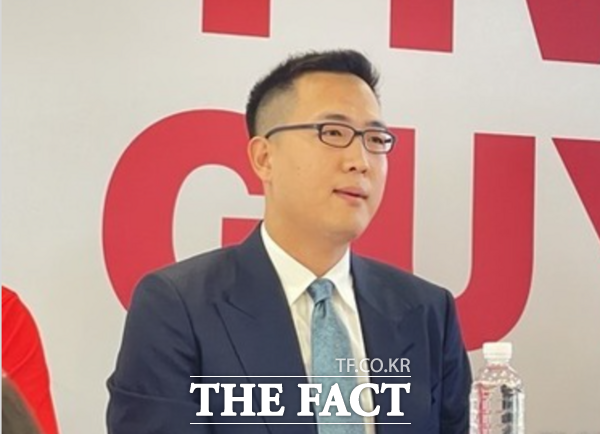 아워홈이 해외 급식 사업을 하고 있는 베트남에서 기업 결합 승인이 지연돼 당초 지난달 29일 예정이었던 한화호텔앤드리조트의 아워홈 지분 인수가 약 보름에서 한 달 정도 늦어지게 됐다. 사진은 아워홈 인수전을 진두지휘하고 있는 한화 3남 김동선 부사장. /더팩트 DB