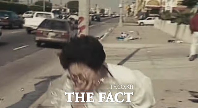 LA 한인 이민자들이 자리를 잡아가던 중심 상권은 무정부 상태 속에서 속수무책으로 불타고 약탈당했다. 6일간 이어진 사태로 63명이 사망하고 2300명 이상이 다쳤으며, 1만 2000여명이 체포됐다./ National Geographic 유튜브 캡처